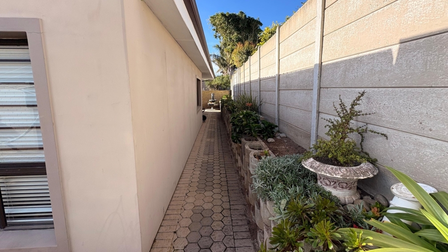 3 Bedroom Property for Sale in Reebok Western Cape